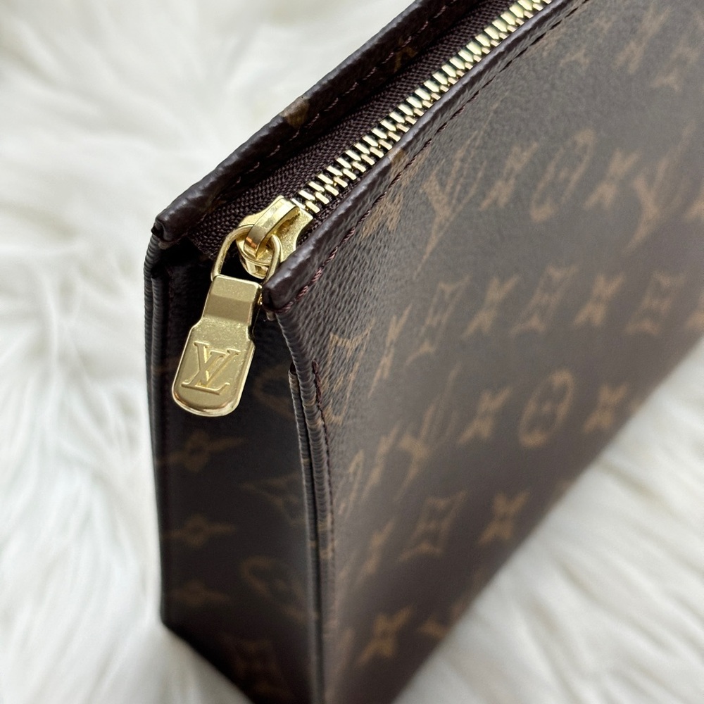 NWT Louis Vuitton Monogram Toiletry Pouch 26 - Picture 6 of 7